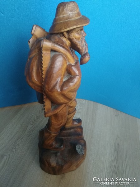 2db faragott fa favágó szobor (50 cm)