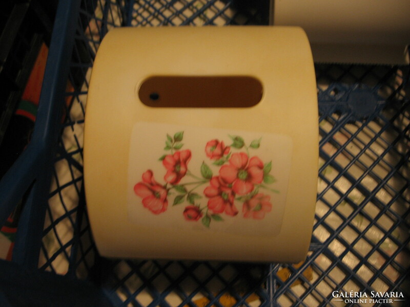 Retro floral plastic toilet paper holder