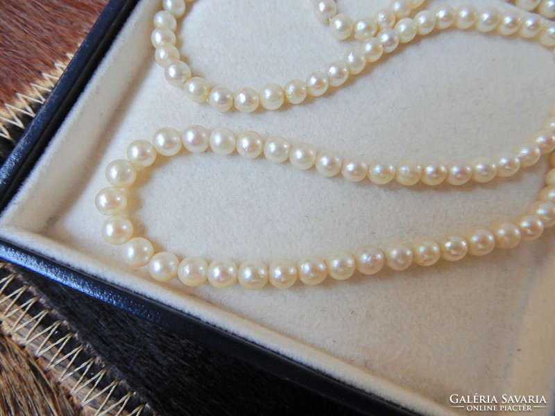 Old freshwater pearl jewelry set with 8 carat gold clasp