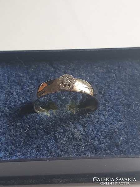 14K gold ring with stones