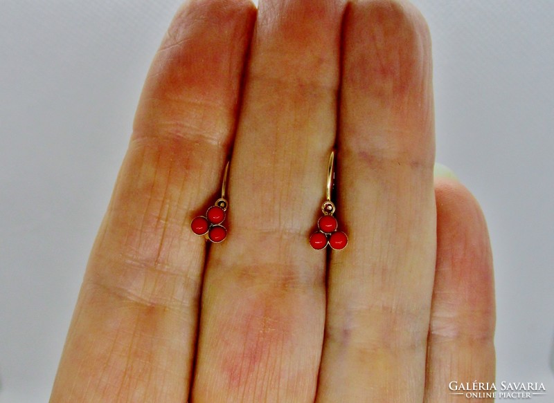 Beautiful antique mint coral gold earrings