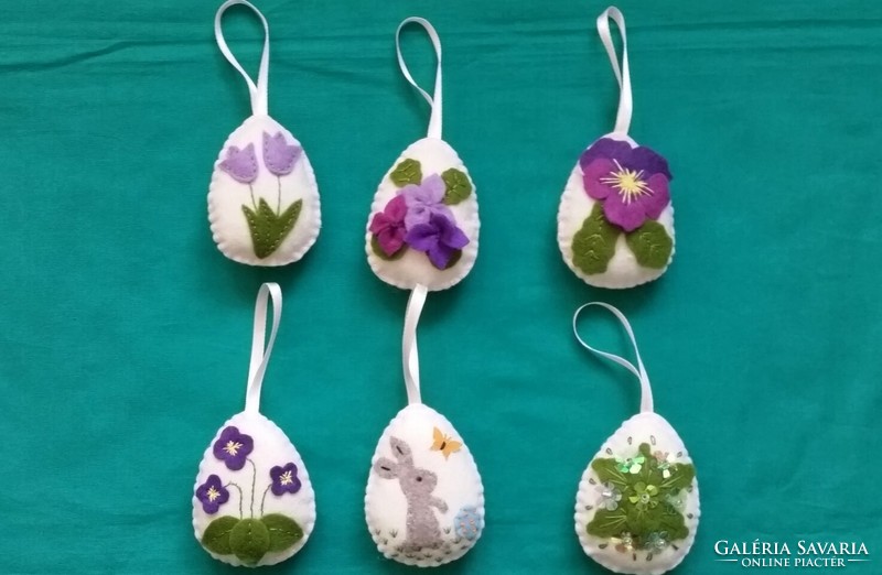 12 darab egyedi textil kézműves virágos, lila és törtfehér húsvéti tojás