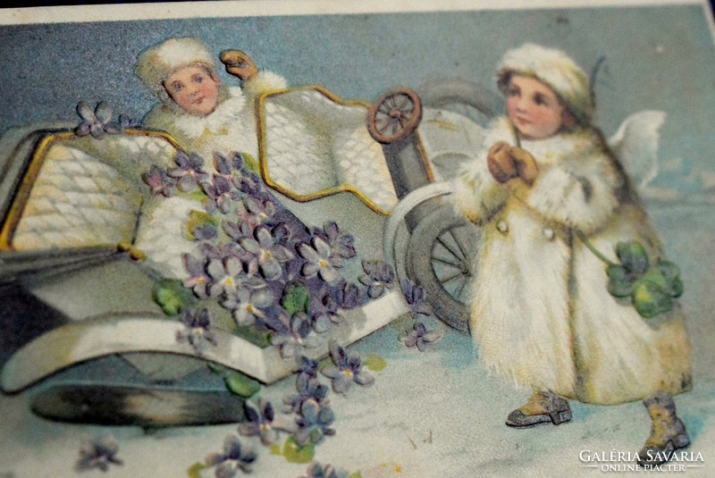 Antik dombornyomott Újévi üdvözlő litho képeslap - felborult automobil  4levelű lóhere angyalka