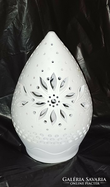A wonderful egg-shaped tealight holder