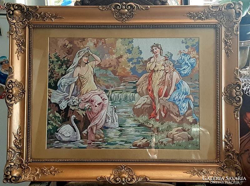 Csodás nagyméretű antik kézi mikro gobelin gyönyörű blondel keretben  86cm x 66 cm NIMFA jelenettel