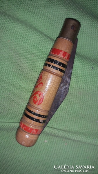 Régi festett fanyeles Népművész bugyli bicska 7 cm penge a hossz 16 cm a képek szerint