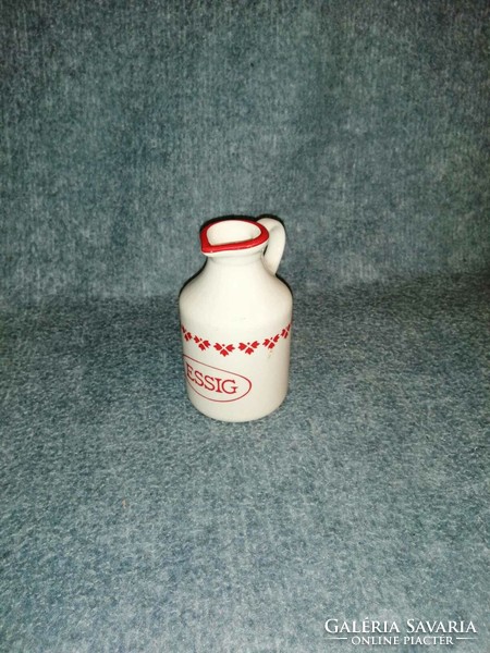 Ceramic pourer suitable for storing vinegar (a11)