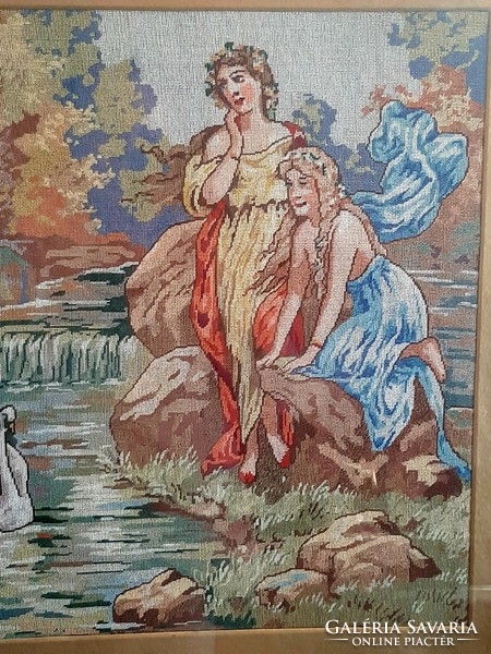 Csodás nagyméretű antik kézi mikro gobelin gyönyörű blondel keretben  86cm x 66 cm NIMFA jelenettel