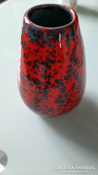 Szépséges retro váza fényes piros