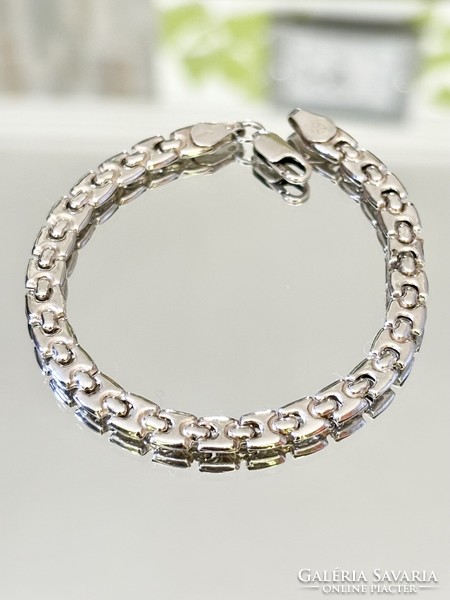 Shiny silver bracelet