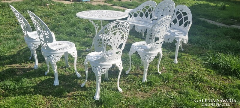 Beautiful cast aluminum garden set