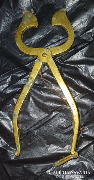 Pliers or breaking tool made of copper