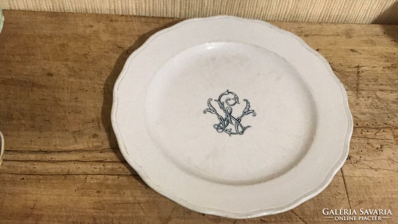 Antik Zsolnay szív pecsétes tányér