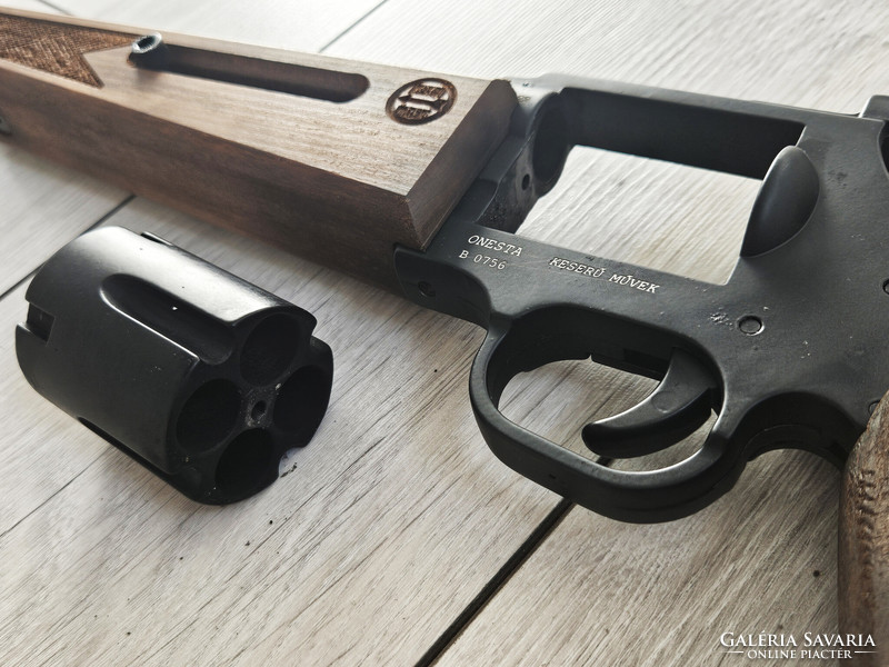 Keserű Onesta gumilövedékes revolverpuska