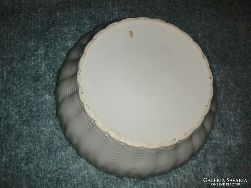Antik gyöngyös pogácsás, köretes tál, falra akasztható 21,5 cm (A4)