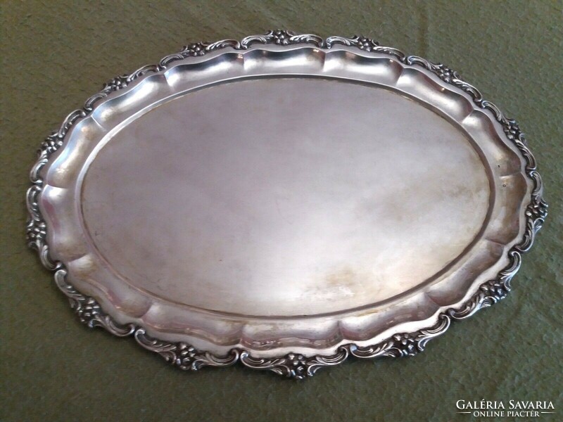 800-As large oval silver tray, English model, after 1936