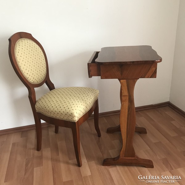 Biedermeier kisasztal/varróasztal + szék,