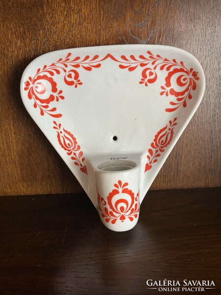 Kőbánya porcelain wall lamp with socket.