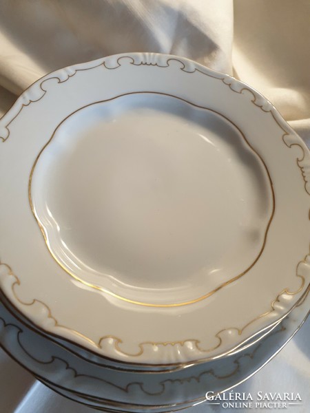 Zsolnay feathered plates tableware