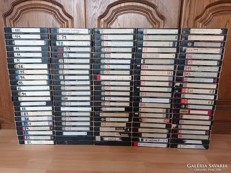 110 db régi VHS gyűjtemény, kazetta egyben