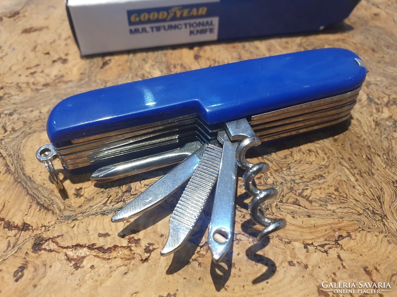 Multifunctional goodyear knife is a new defense against anything