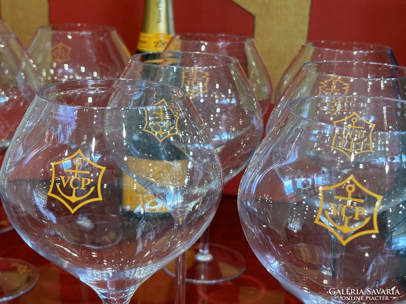 12 Veuve clicquot rich acrylic champagne glasses (12 pcs) rich champagne glasses decorated with clicquot logo