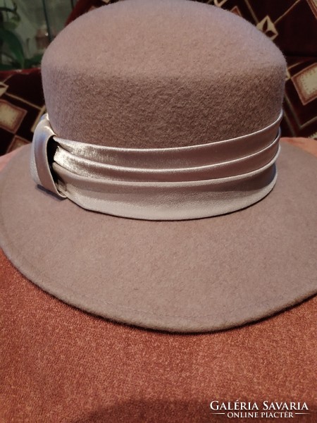 Women's elegant hat