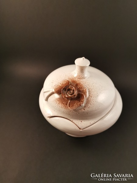 Ceramic bonbonier (collar gauze)