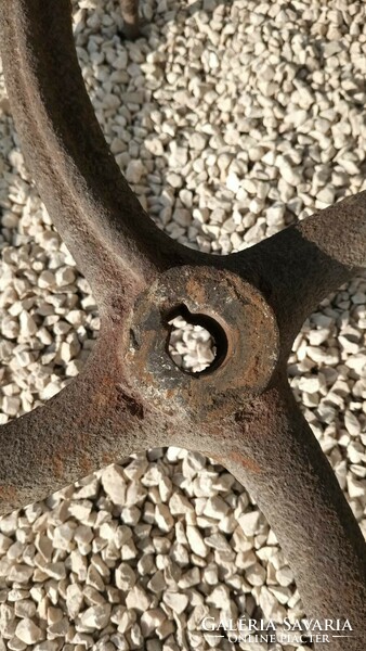 Cast iron well wheel