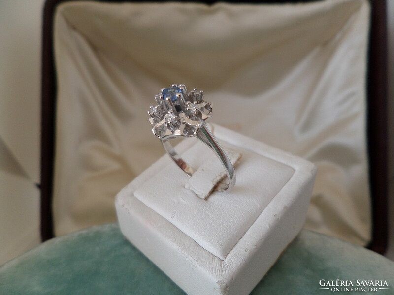 White gold modern daisy ring with blue sapphire and brilles