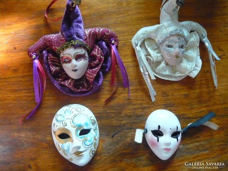 4 Italian masks