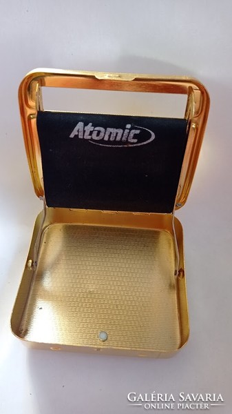 Leaf-decorated gold-colored metal cigarette rolling machine, cigarette holder box