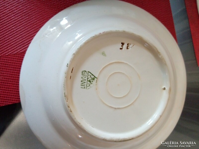 Kerámia és porcelán fali tányérok