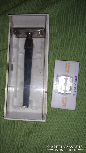 Old gillette replaceable blade shaver with never used handle with factory box as shown in pictures