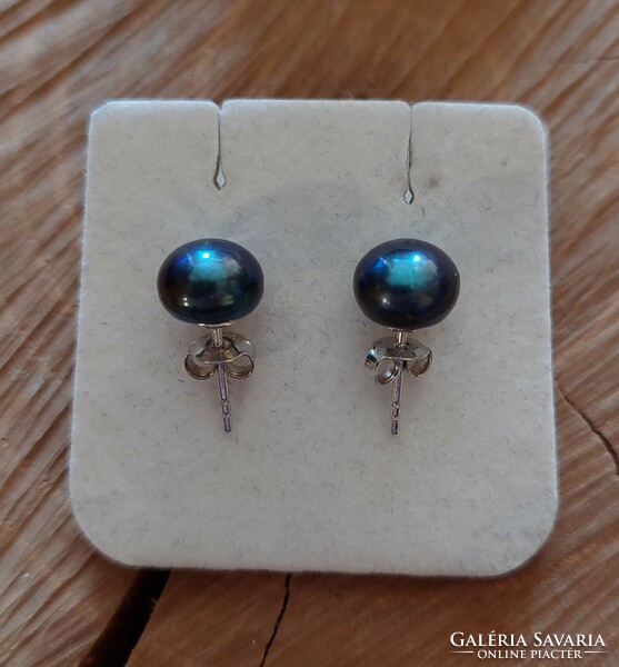 Beautiful silver earrings with greenish genuine cultured pearls