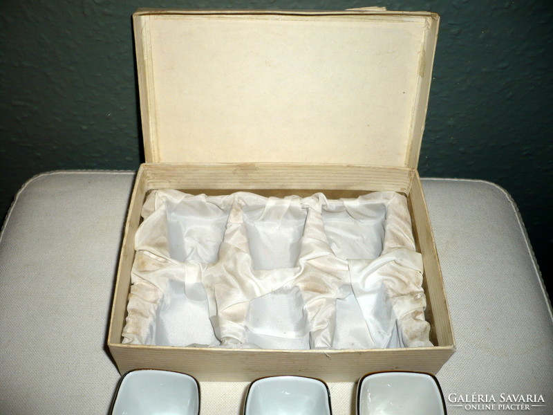 Hollóházi porcelán kupicás szett, 6 db. régi porcelán pálinkás pohár dobozában