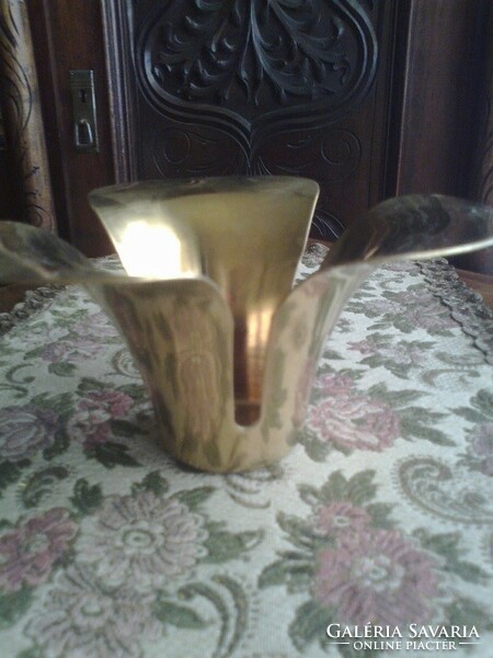 Flower petal-shaped copper candle holder