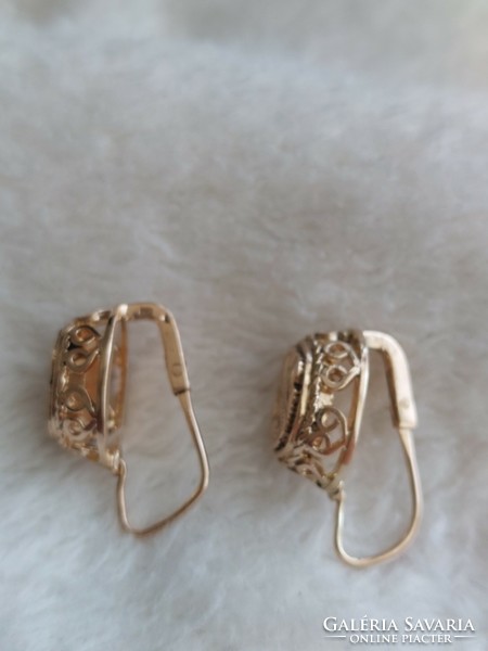 Old gold earrings