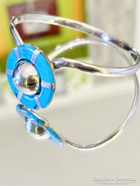 Fabulous, unique silver bracelet with synthetic turquoise inlay