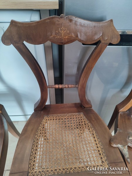 Intatziás székek