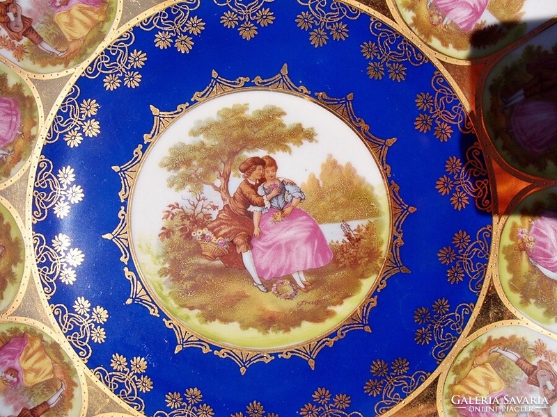 A spectacular decorative plate