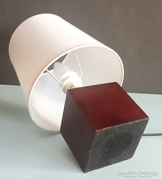 Modernista design fa asztali lámpa ALKUDHATÓ