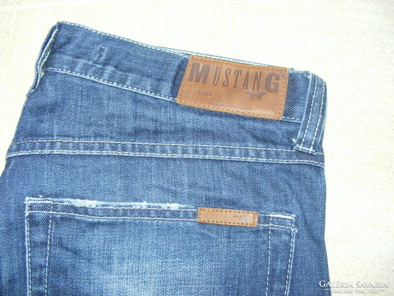 Mustang bootleg men's jeans size 32-32,