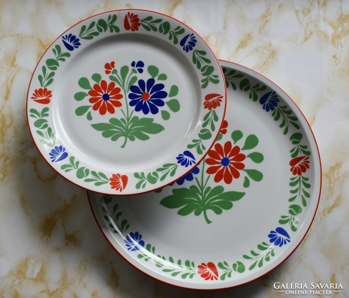 Retro Great Plains porcelain Hungarian pattern, flat plate with colorful flowers, 2 wall bowls