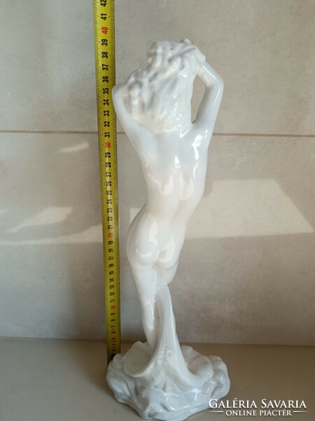 Kisfaludy Strobl:Vénusz születése szobor