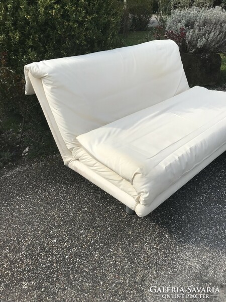 Ligne rose sofa can be pulled out