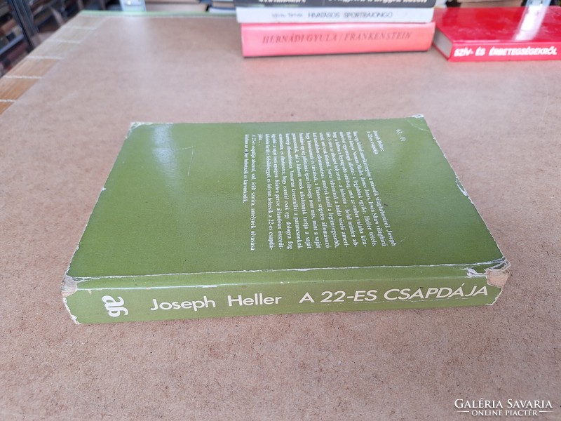 Joseph Heller két könyve : A 22-es csapdája és a Záróra.  1500.-Ft