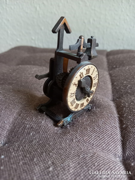 Old metal pencil sharpener in the shape of a clock (7.3x4.3x4.3 cm)