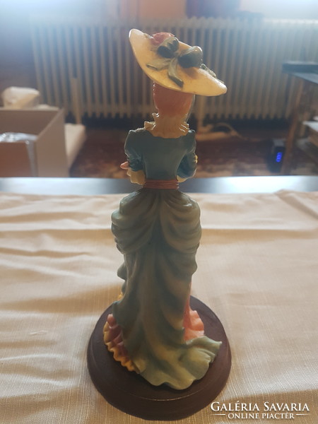 Porcelain lady 24 cm tall, perfect condition