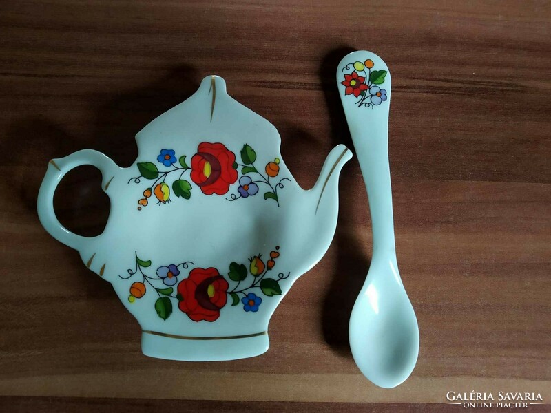 Bowl and spoon in the shape of a porcelain teapot with a Kalocsa pattern